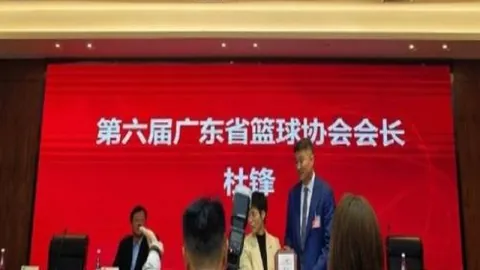 杨与里萨谢合砍40分，老鹰大胜雄鹿21分，字母哥独木难支获31+9+5